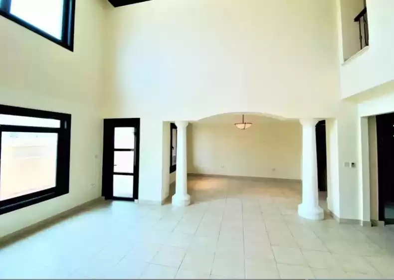 Wohn Klaar eigendom 4 + Zimmermädchen S/F Stadthaus  zu vermieten in Al Sadd , Doha #10444 - 1  image 